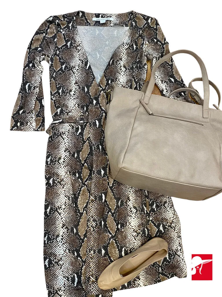 Diane Von Furstenberg Julian classic wrap dress size 4