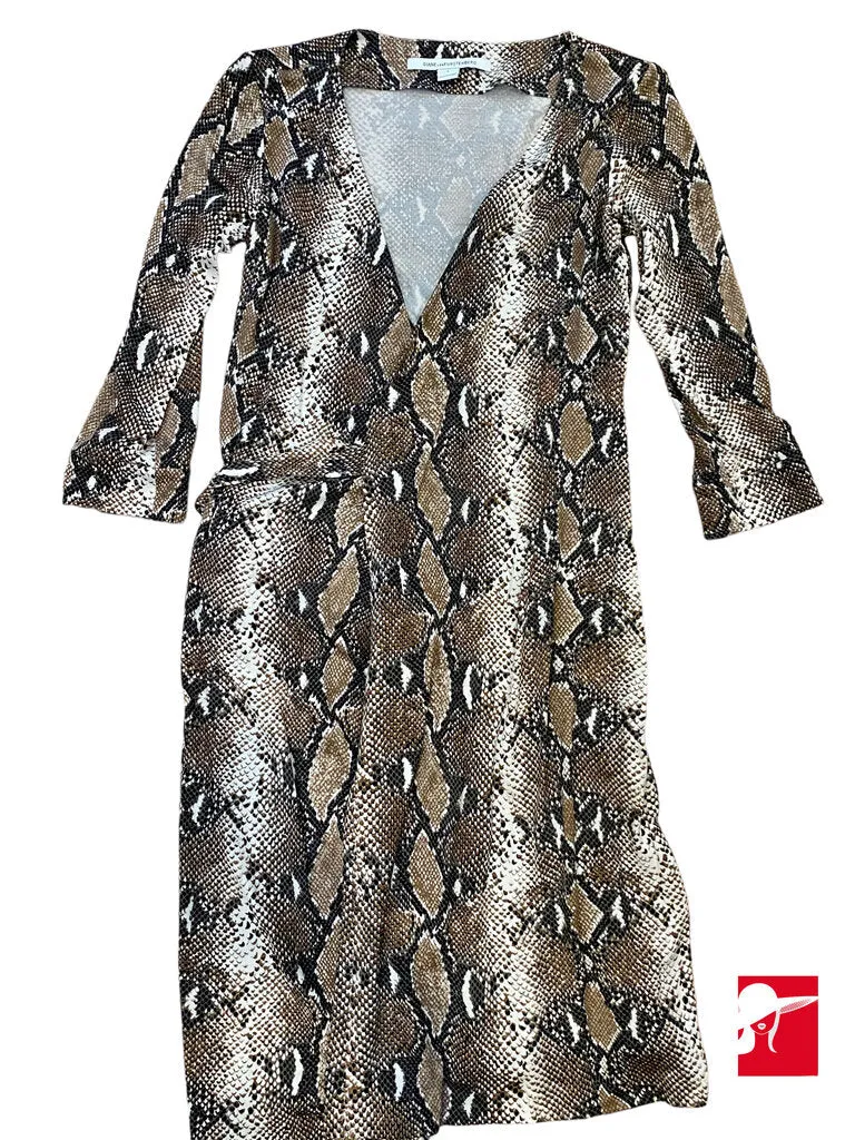 Diane Von Furstenberg Julian classic wrap dress size 4