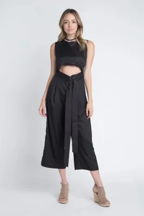 Elegant Sleeveless Jumpsuit with Side Slit and Customizable Tie Feature for Women